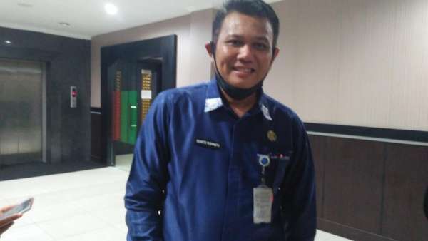 Tiang Reklame di Jalan Tuanku Tambusai Segera Ditertibkan