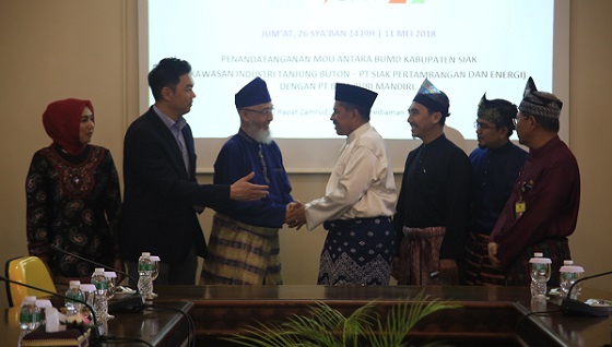 Plt Bupati Siak Saksikan Penandatanganan MoU Pembangkit Listrik 500 MW di Buton
