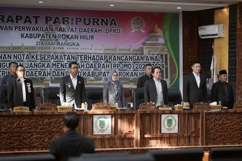 Melalui Rapat Paripurna, Legislatif dan Eksekutif Rohil Tanda Tangani Nota Kesepakatan RPJMD 2025-2029