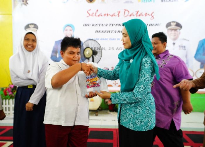 Ketua TP PKK Riau Kunjungi SLBN Pembina Pekanbaru