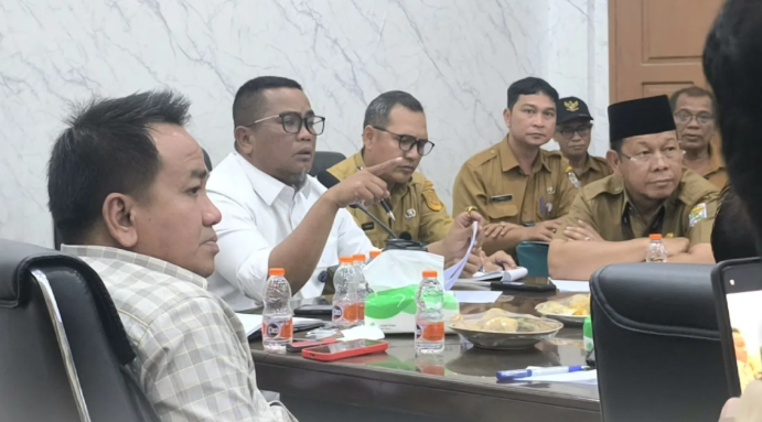 Bupati Pelalawan dan PUPR Riau Bahas Rencana Perbaikan Jalan Lintas Bono