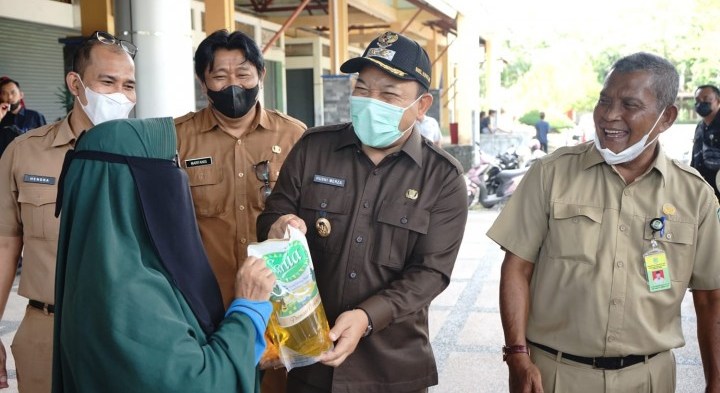 Buka Operasi Pasar, Wabup Husni Merza Berharap Bisa Membantu Masyarakat