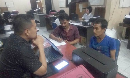 DURHAKA...Hanya karena Dilempar Kulit Pisang, Andi Tikam dan Aniaya Ibu Kandung