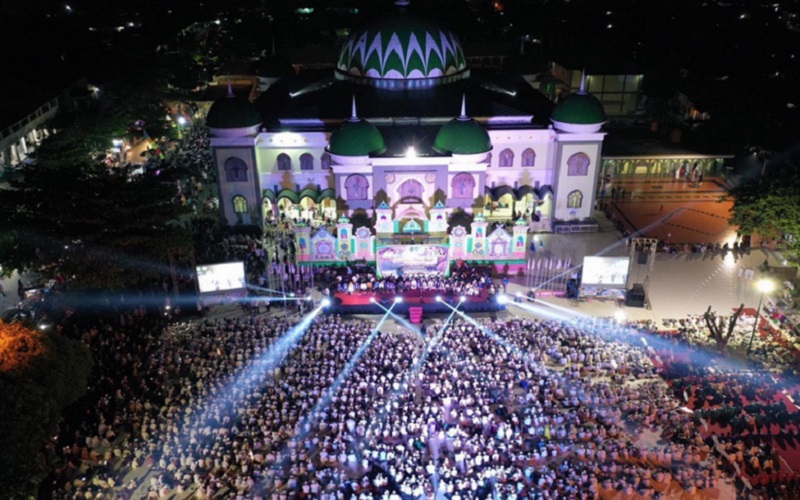 Subhanallah! Ribuan Pelajar dan Guru Pecahkan Rekor Dunia MURI Penghafal Juz 30 Terbanyak