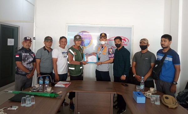 Juru Parkir Ini Dapat Uang Jutaan Rupiah Setelah Selamatkan Warga dari Jambret