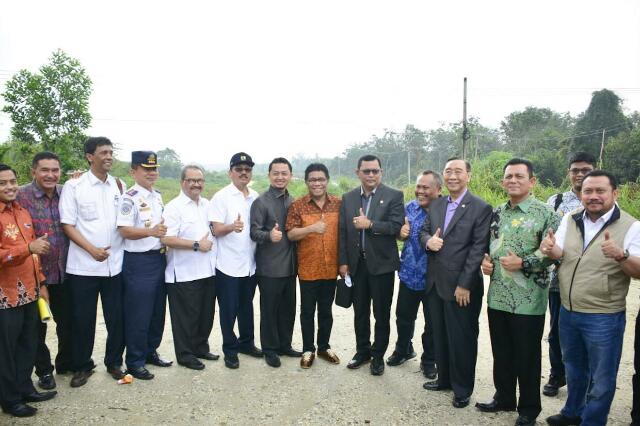 Bupati Kampar Dampingi Komisi V DPR RI Tinjau Pembangunan Jalan Tol Pekanbaru - Bangkinang