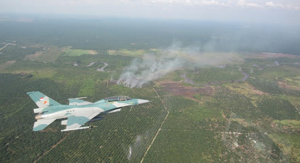Pesawat Tempur F-16 Lanud Rsn Pantau Karhutla di Wilayah Riau