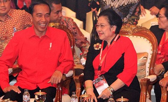 Jago Memuji, Jokowi Bikin Megawati Tersenyum-senyum di HUT Ke-46 PDI Perjuangan