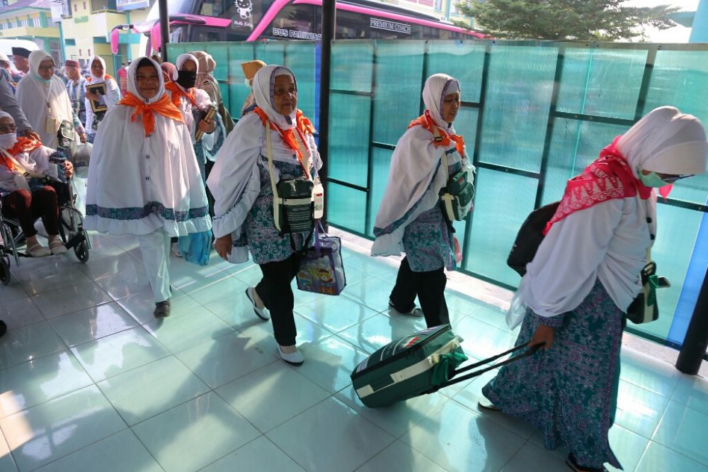 Jemaah Haji Kloter 6 tiba di Embarkasi Haji Antara Riau
