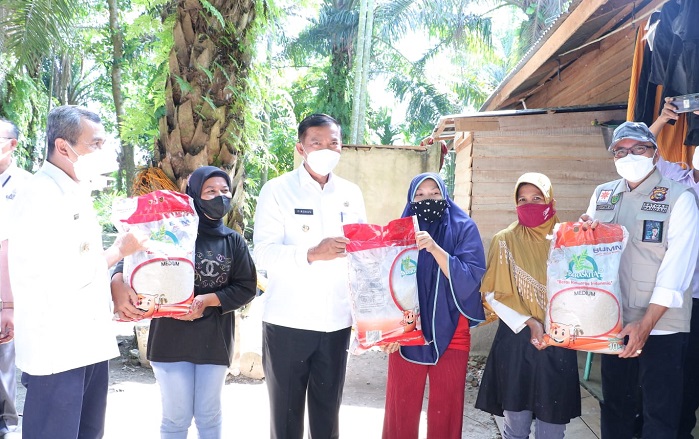 PPKM Pekanbaru, Pemko Salurkan  342,94 ton Bantuan Beras untuk Masyarakat