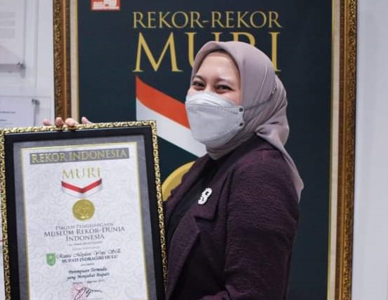 Rezita Meylani Yopi Raih Rekor MURI, Bupati Perempuan Termuda di Indonesia
