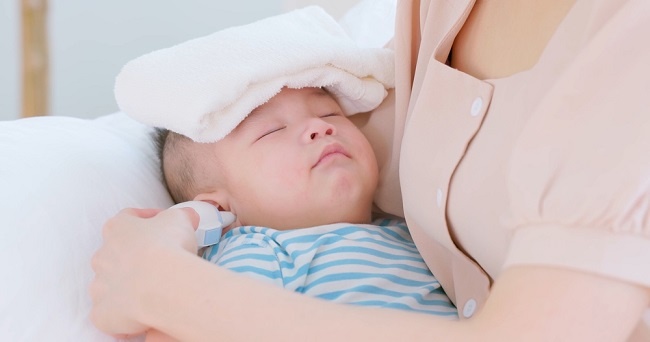 Cara Cepat Menurunkan Panas pada Bayi Tanpa Obat