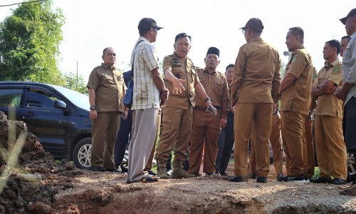Plt Bupati Asmar Tinjau Pembangunan Jalan Poros Sungai Niur Dan Lokasi Tempat Pembuangan Akhir Sampah
