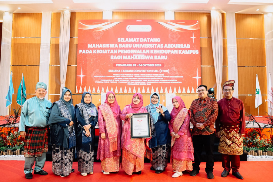 Buat Eco Enzyme Terbanyak di Indonesia, Universitas Abdurrab Pekanbaru Pecahkan Rekor MURI