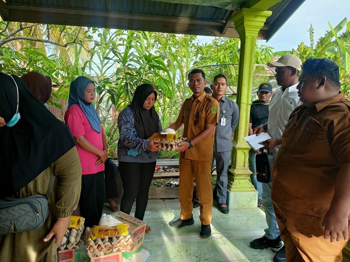 10 Nelayan Rohil Masih Ditahan Otoritas Malaysia, Bupati Bagi Bantuan untuk Keluarga...