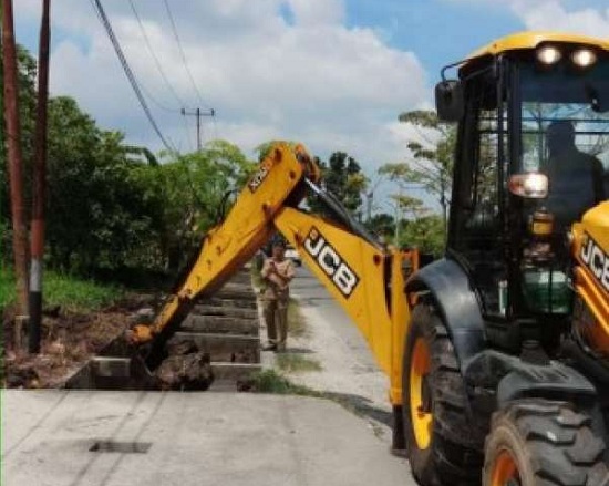 ANTISIPASI BANJIR, Alat Berat Pemko Siap Bongkar Drainase Bermasalah
