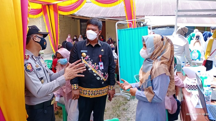 Tinjau Pelaksanaan Vaksin Covid-19,  Bupati Apresiasi Polsek Kuantan Mudik