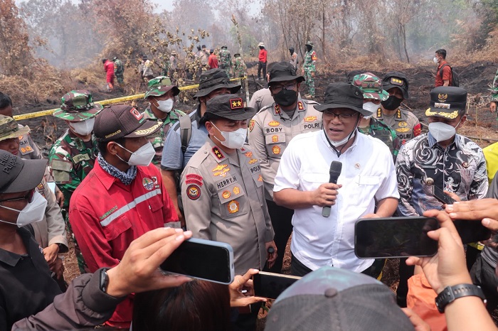 Menteri LH dan Kapolda Riau Turun ke Lokasi Karhutla Kampar
