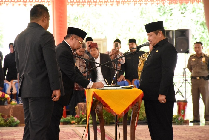 Lantik Bustami HY sebagai Sekda Bengkalis, Ini Pesan Bupati Amril