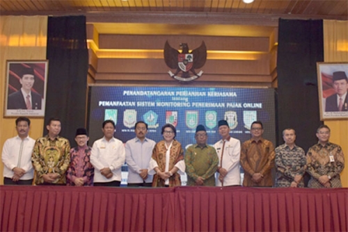 Disaksikan Komisioner KPK, Bank Riau Kepri dan 4 BPD Teken MoU Pajak Online Bersama 16 Bupati dan Walikota