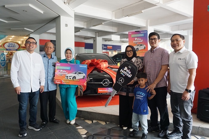 Pelanggan Telkomsel Dari Medan Bawa Pulang Mercedes Benz A200