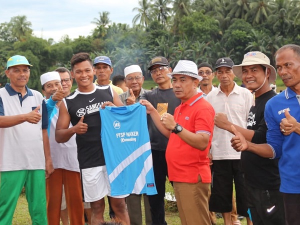 Mardansyah Launching Jersey, PTSP Naker Kuansing Kembali Jadi Sponsor Limbago Sati Rantau Kuantan