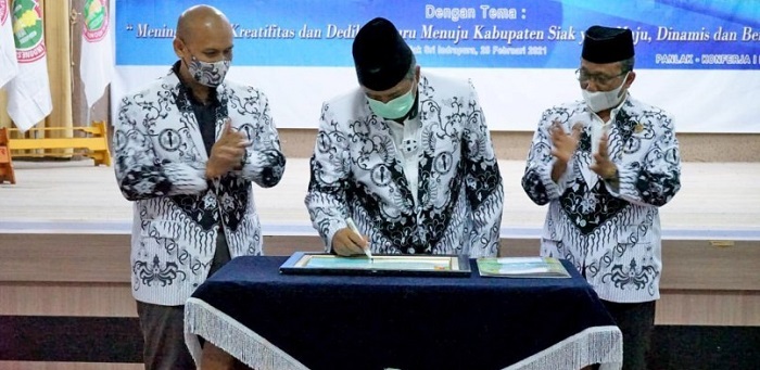 Alfedri buka Konferensi Kerja 1 PGRI kab siak masa bakti XXII tahun 2020-2025