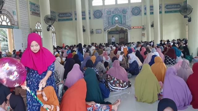 Hadiri Undangan Doa Kuburan, Ribuan Warga Sambut Andi Putra