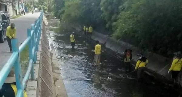 Dinas PUPR Lakukan Normalisasi Saluran Drainase di Guru Sulaiman