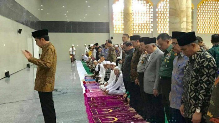 Banyak yang Ragu, TKN: Jokowi Itu Rajin Shalat dan Puasa Senin-Kamis, Jadi Imam Shalat Berjamaah