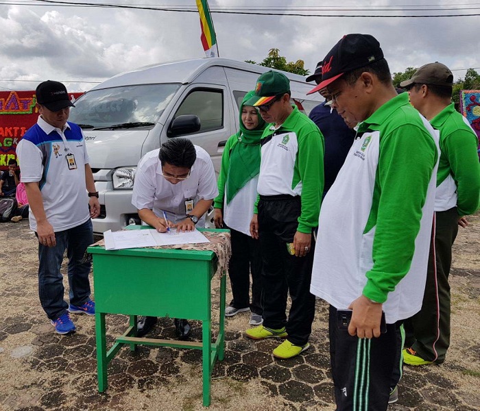 Bank Riau Kepri Serahkan CSR 1 Unit Mobil Operasional untuk Tim PKK Kuantan Singingi