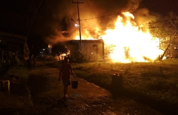 Jago Merah Ngamuk Dinihari, 3 Unit Warga Tagaraja-Inhil Ludes Terbakar