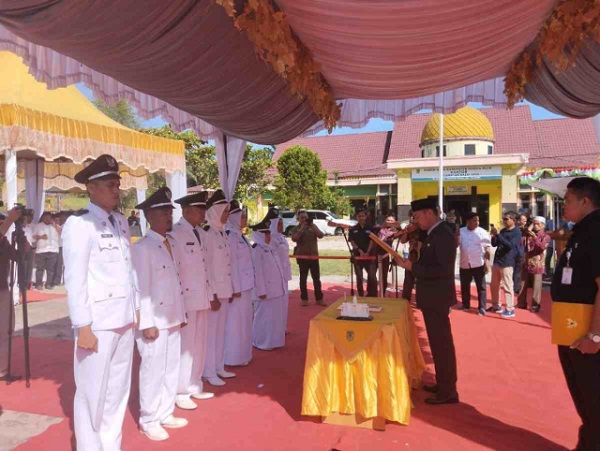 Bupati Afrizal Sintong Lantik Tujuh Penghulu dan Kepala Puskesmas di Balai Jaya