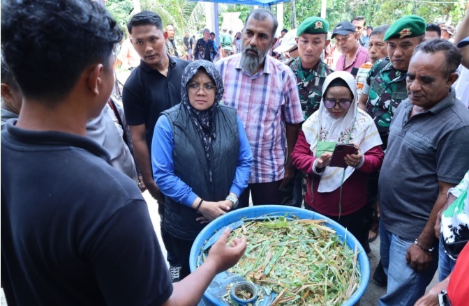 Bupati Afni Dialog Bersama Kelompok Tani di Marendan Barat