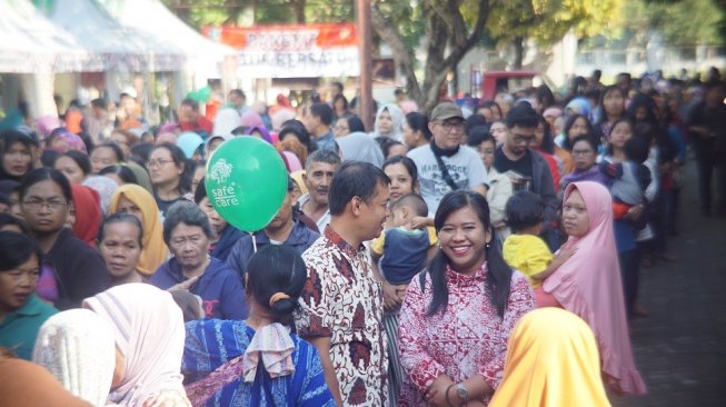 Seperti Nyoblos Pilpres Saja, Warga Solo yang Sudah Beli Sembako Murah harus Celupkan Jari ke Tinta