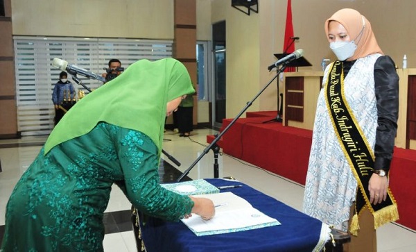 Bupati Rezita  Lantik Bunda PAUD  Se Kabupaten Inhu