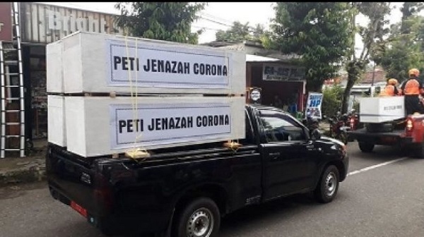 Warga Dibuat Panik, Belasan Peti Jenazah Corona Melintas di Tengah Kota, Ini Kata Pemerintah...