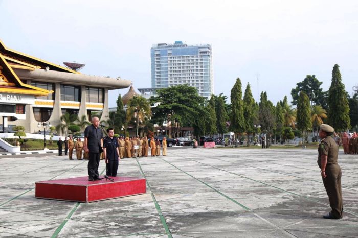 Perdana, Gubri Pimpin Apel Pagi Bersama Usai Libur Lebaran