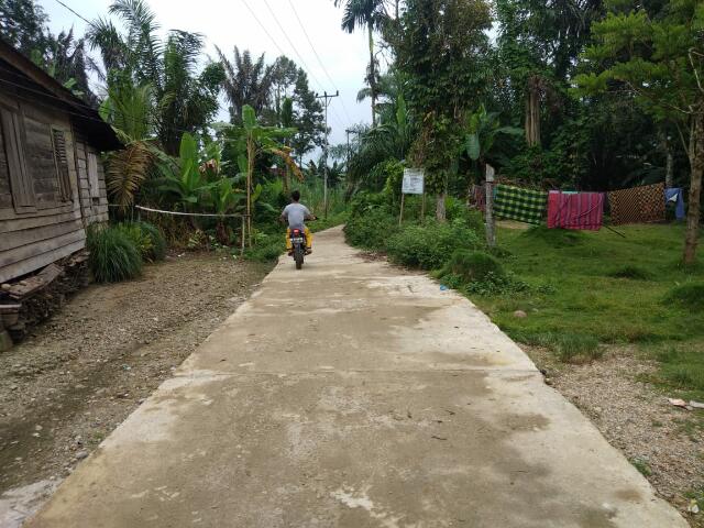 Pembangunan Drainase, Jalan Semenisasi dan Toilet Umum di Desa Menaming Selesai Dikerjakan