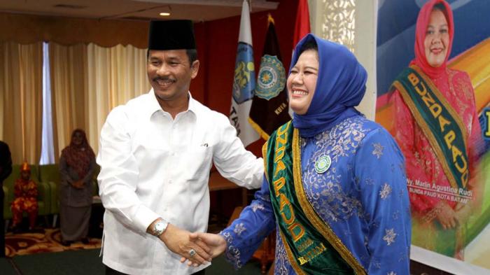 Pasangan Luar Biasa, Suami Terpilih Jadi Wali Kota, Istri Jadi Wakil Gubernur