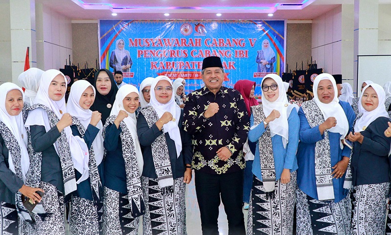 Alfedri Ajak Para Bidan Terus Berinovasi Tingkatkan Pelayanan pada Masyarakat