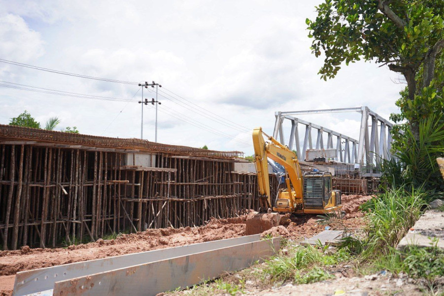 Tinjau Pembangunan Jembatan Sungai Masjid Dumai, Sekdaprov Riau: November Sudah Bisa Digunakan