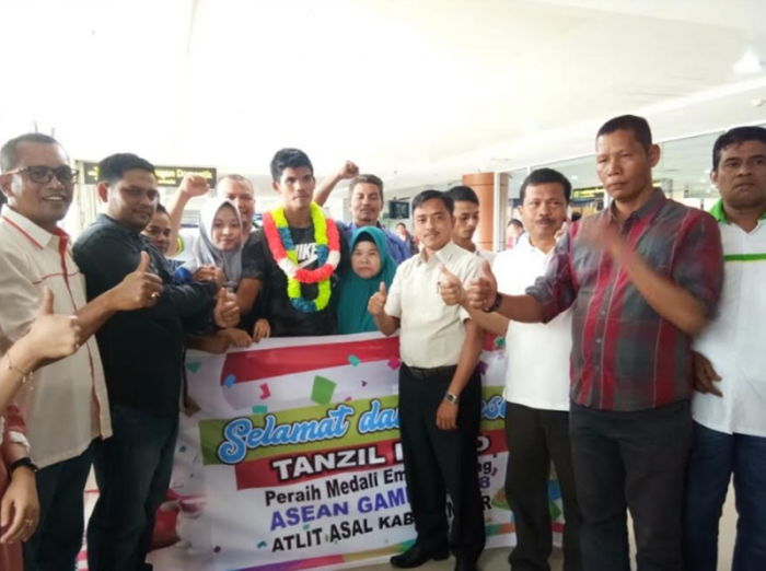 Pulang Kampung, Tanzil Peraih Medali Emas Dayung Asian Games 2018 Disambut Haru