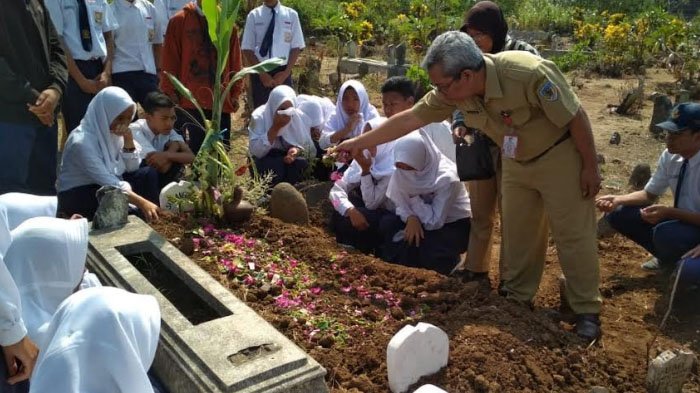 NGERI...Siswi SMP Ditemukan Meninggal Saat Tidur Memakai Headset, dari Telinga Keluar Darah