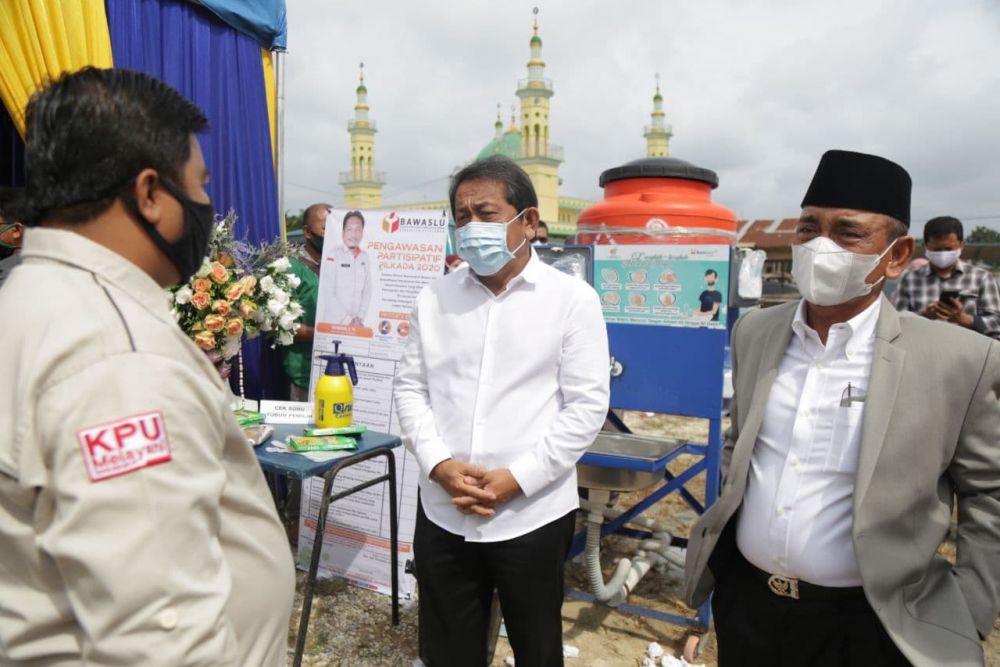 Kunjungi TPS 028 Pangkalan Kerinci, Sekdaprov Riau: Pilkada Serentak 2020 di Riau Berjalan Baik