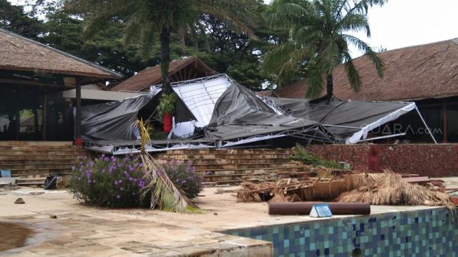 NGERI... Pasca Tsunami, Masih Tercium Bau Darah di Lokasi Bekas Seventeen Manggung