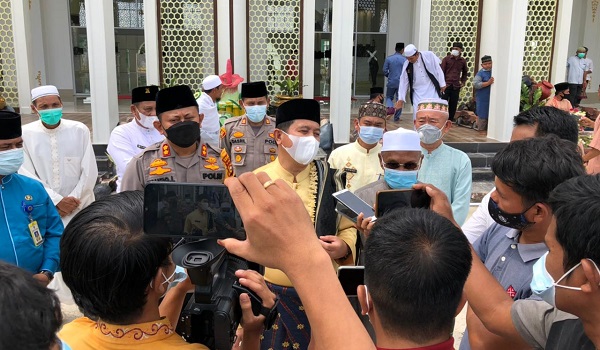 Plh Bupati dan Kapolres Rokan Hulu-Riau, Jumat Perdana di Masjid Ponpes Basma Darulilmi Wassa'dah Kecamatan Kepenuhan