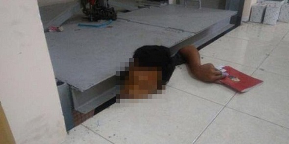 MENGERIKAN, Pemuda Ini Tewas Setelah Kepalanya Penyok Terjepit di Lift