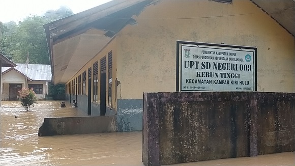 Desa Kebun Tinggi Kampar Kiri Hulu di Terjang Banjir Bandang