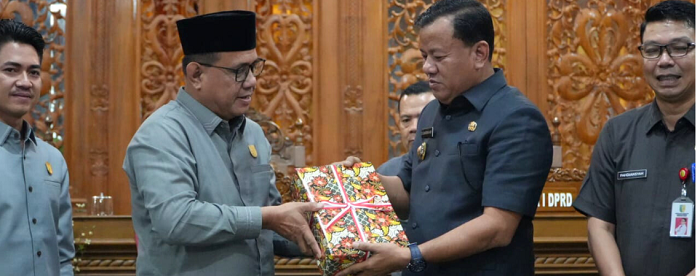 SEPAKAT! DPRD  Sahkan Perda Pertanggugjawaban  APBD Kuansing 2024